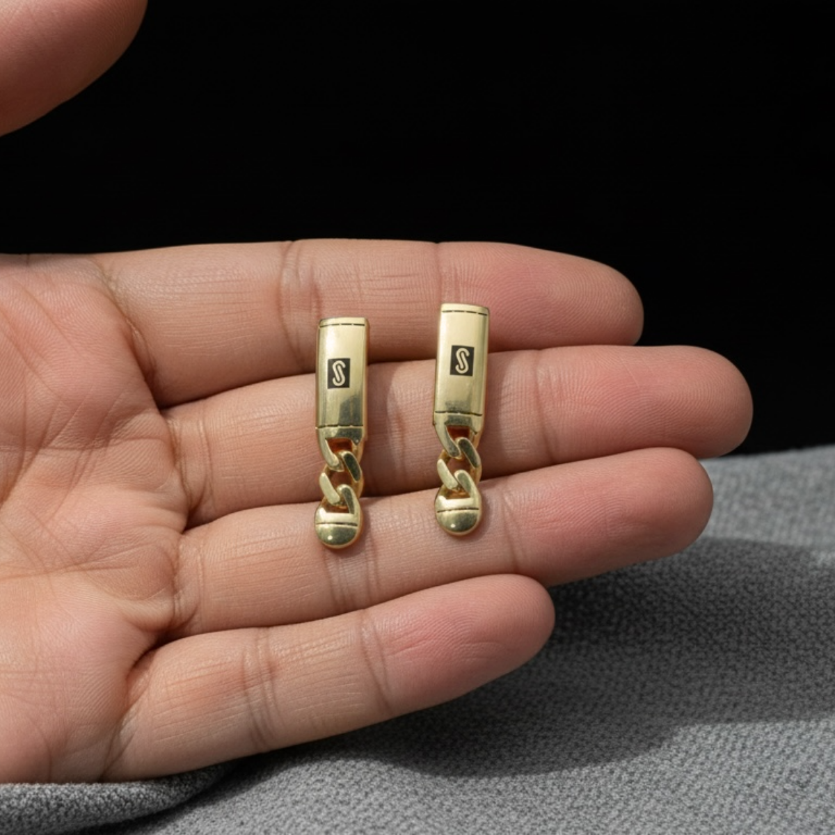 Aretes Monaco Chain Classic Lisos en Oro de 10K - Imagen 3