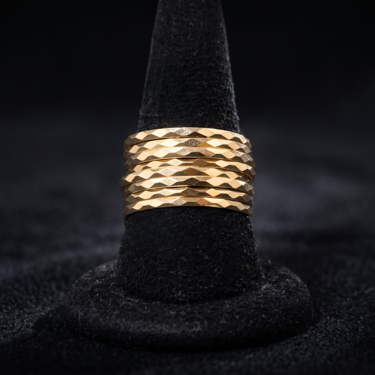 Anillo Semanario Facetado en Oro de 10K - Imagen 4