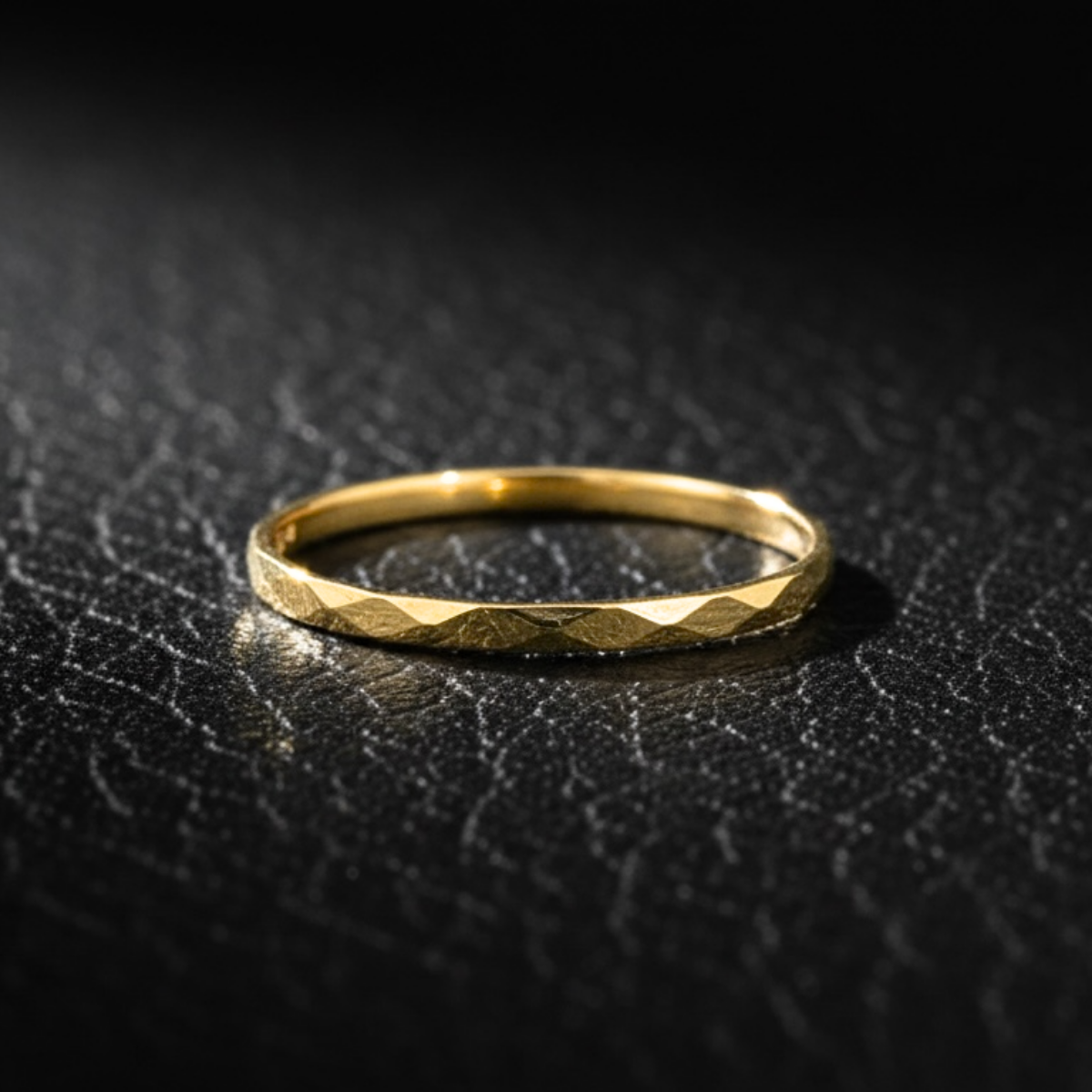 Anillo Semanario Facetado en Oro de 10K - Imagen 3