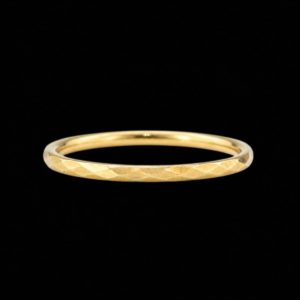Anillo Travolta Facetado en Oro de 14K